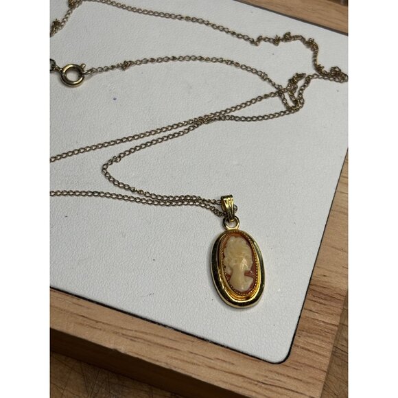 Vintage 12K Gold Cameo Pendant Necklace With Oval Frame & Delicate Chain - Picture 11 of 11